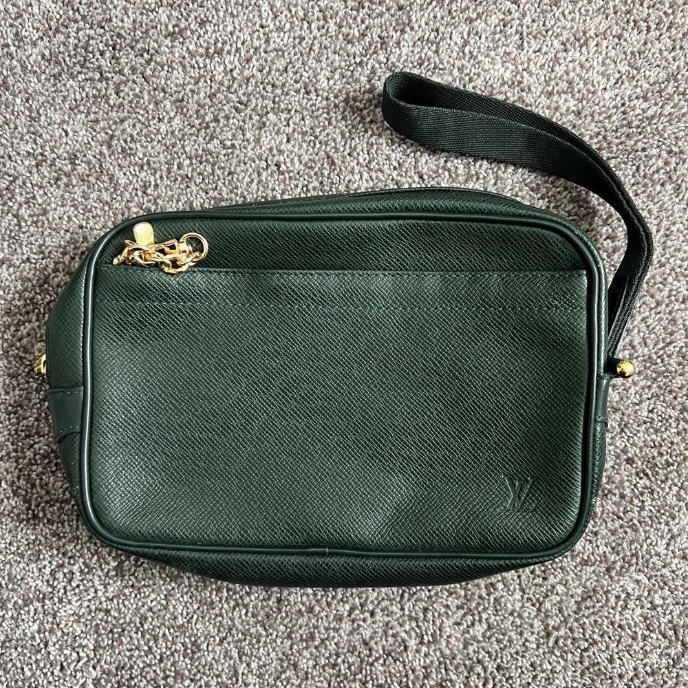 Louis Vuitton Taiga Epicea Reporter Messenger bag